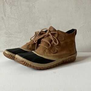 Sorel waterproof  Brown and Black Rain and Snow Boots size 7.5